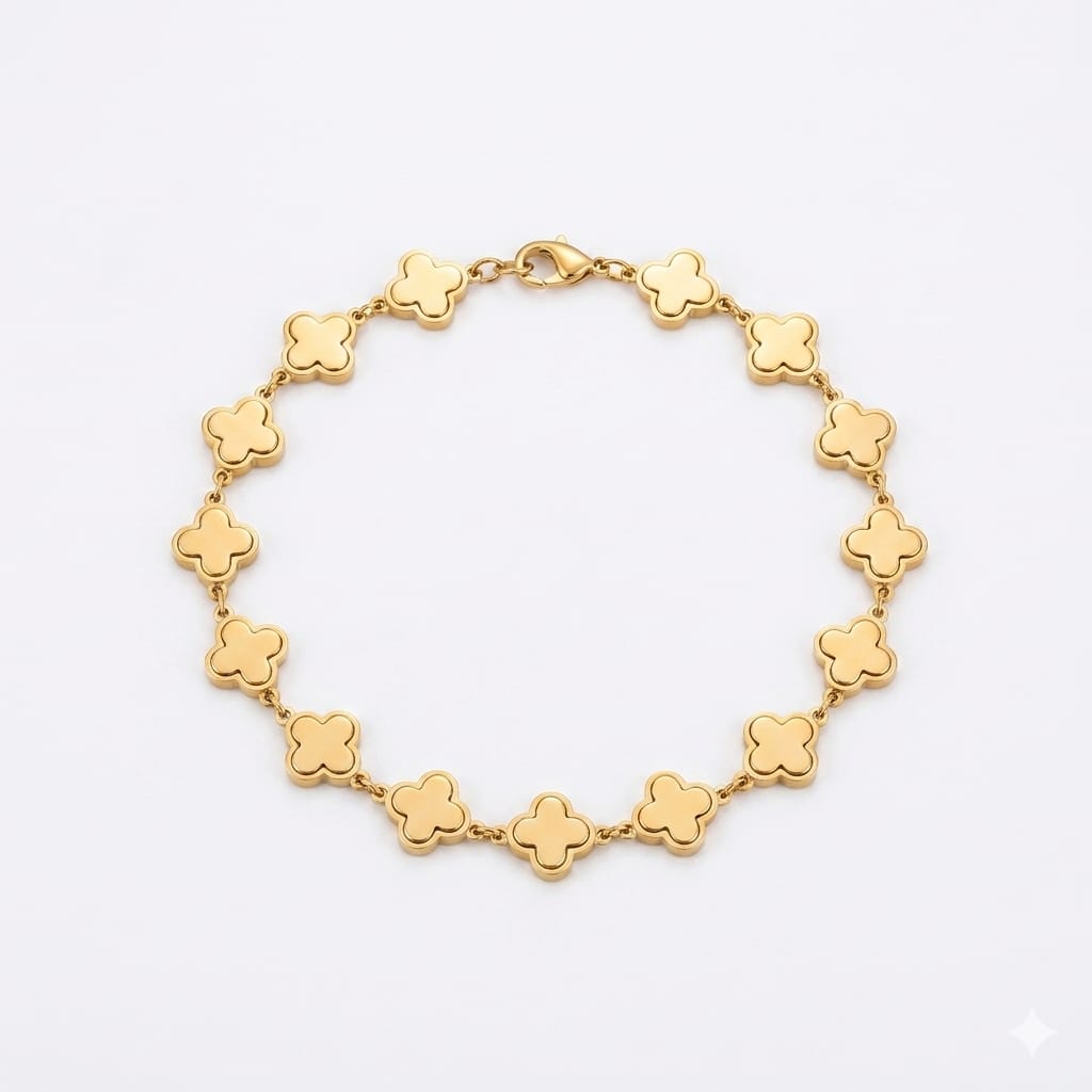 Clover charm bracelet