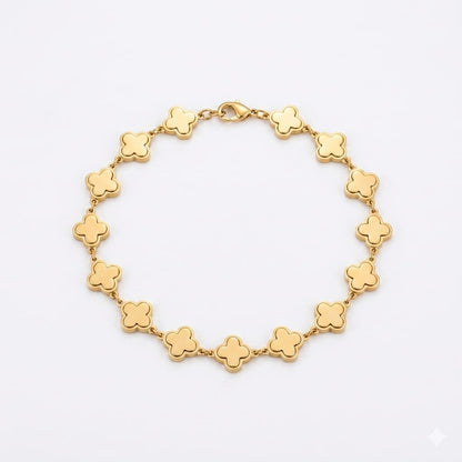 Clover charm bracelet