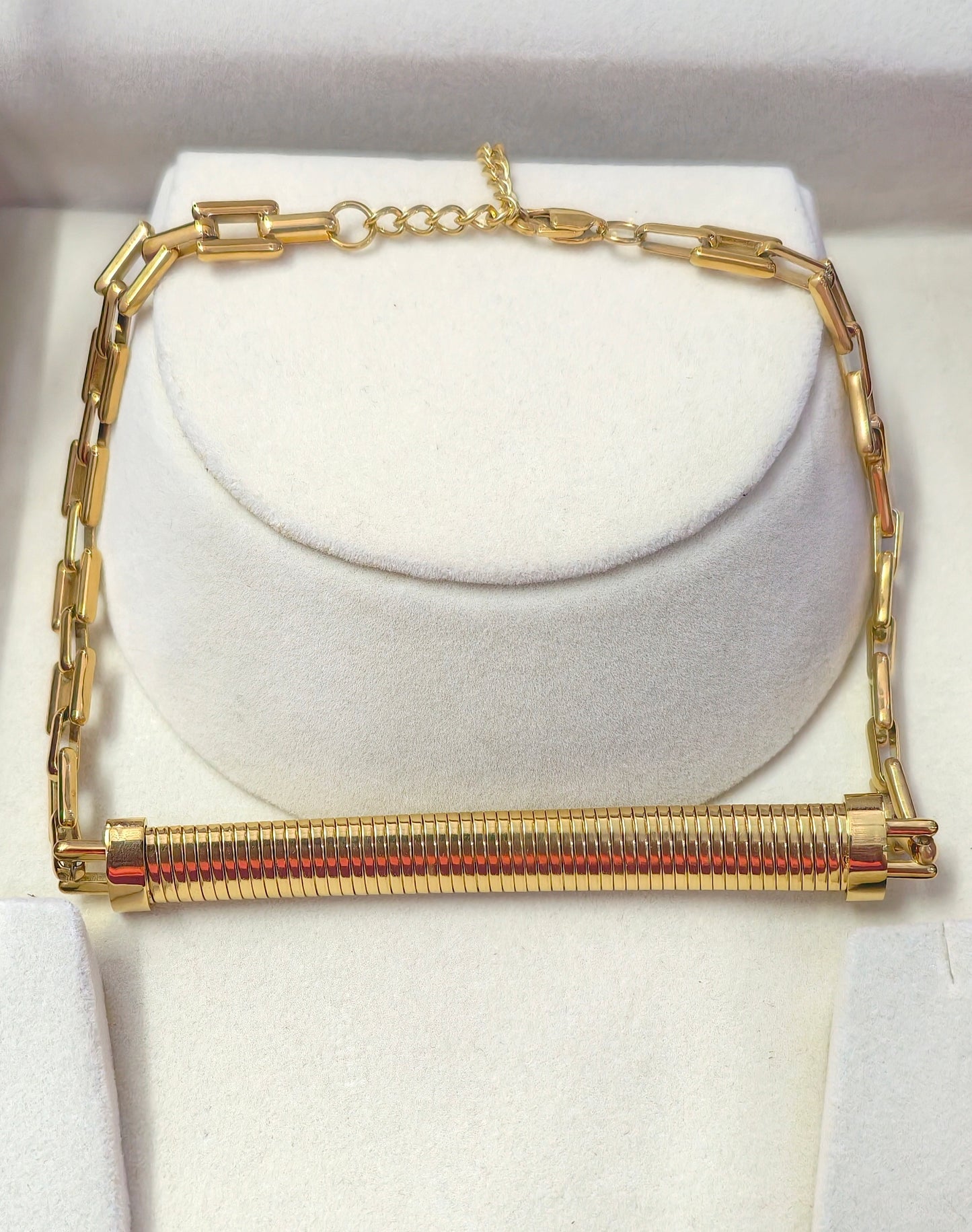 The Aurelia Ribbed Bar Necklace