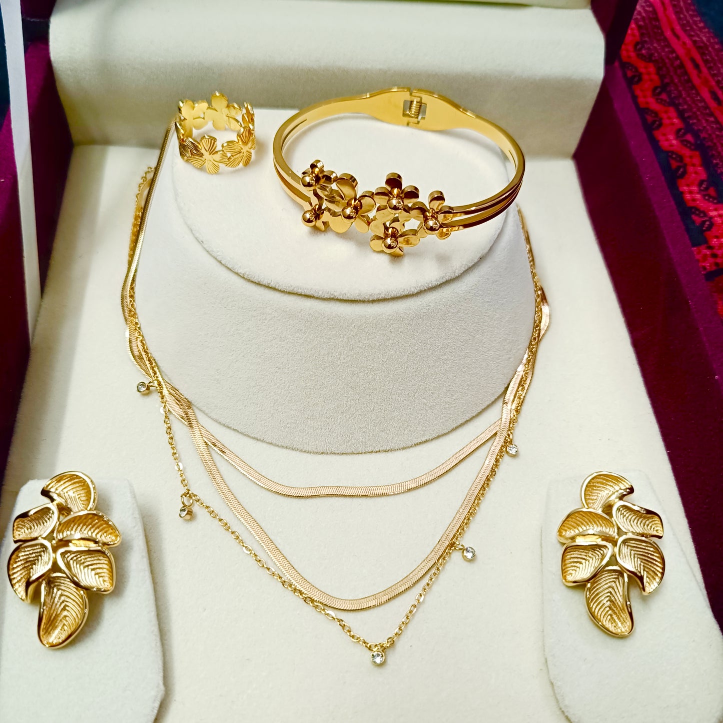 Nilanzia Floral Leaf 4 piece Jewellery Set