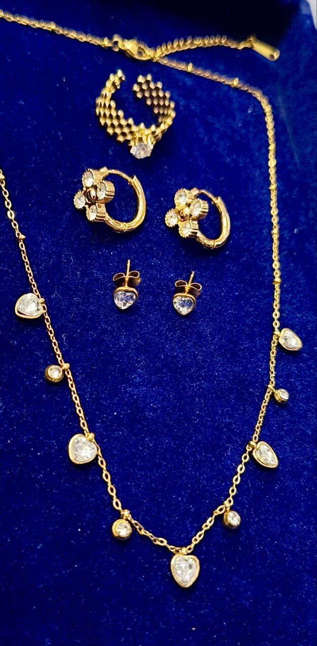 Heart Bloom Jewellery Set with free studs